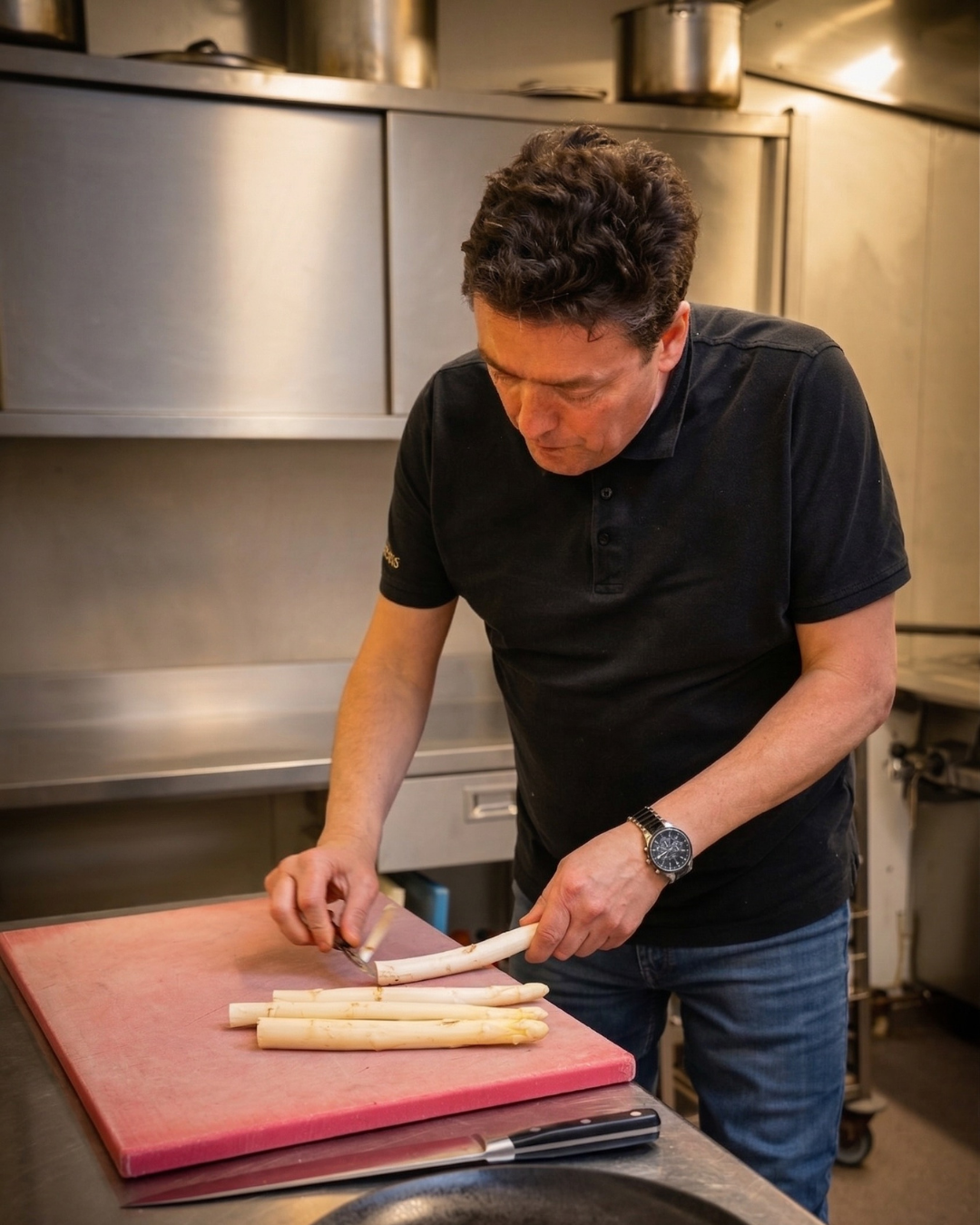 Le chef du Clos des Capucins en cuisine